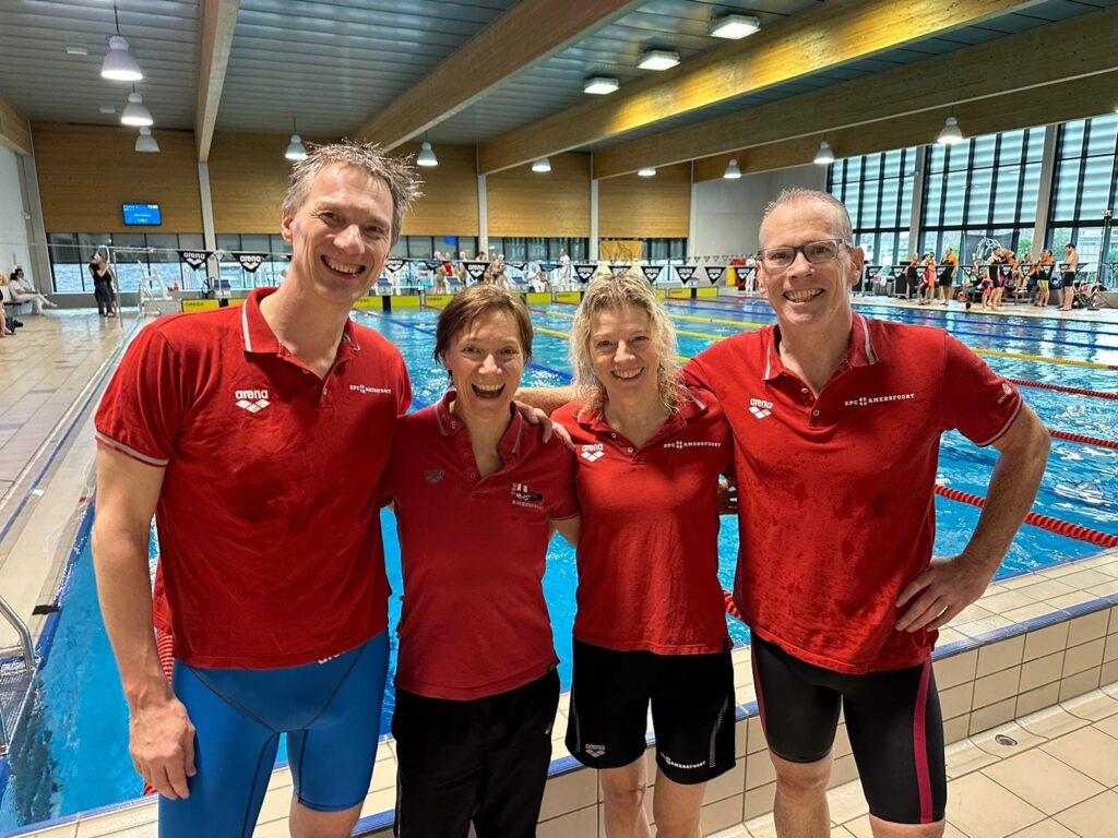 Wereld Masters Record mix 240+ op de 4 x100 vrij,voor Johan Remmits, Atie Pijtak, Marjan Remmits en Chester Marsman (Bron: https://www.facebook.com/zpcamersfoort)